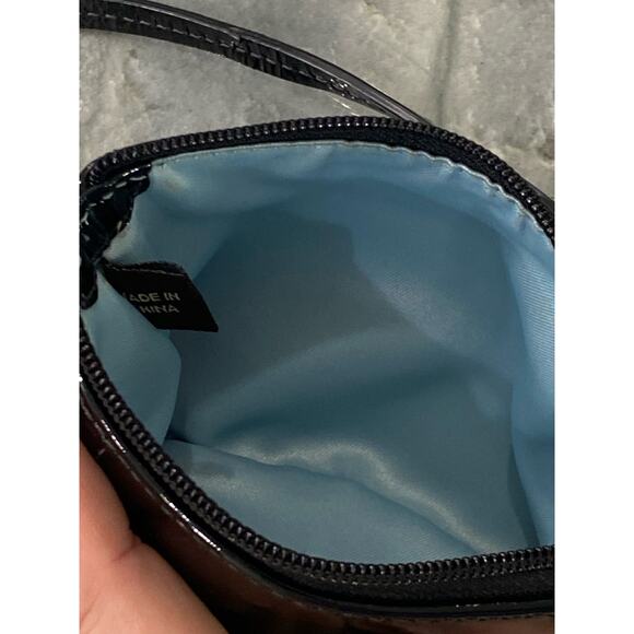 Coach signature canvas wristlet with patent leather - Picture 12 of 13